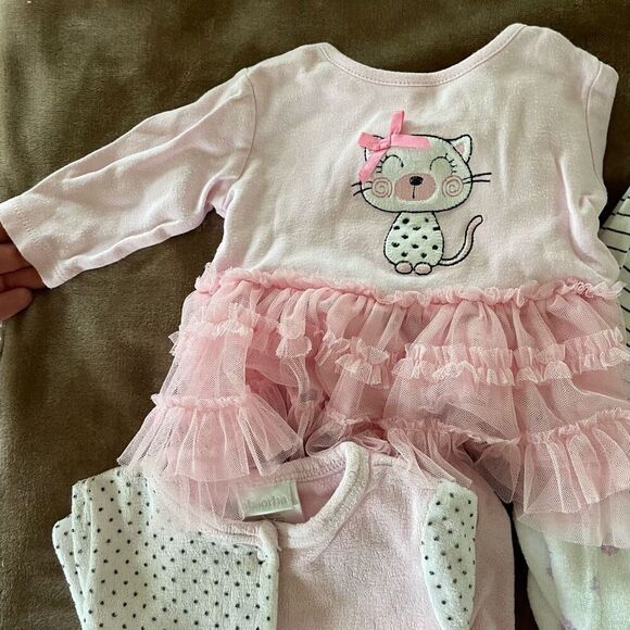 Lot of 13 Items Baby Girls Fall/ Winter Clothing Size 0-3 Months - Picture 2 of 11
